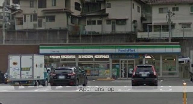 コンビニ　ファミリーマート中野東一丁目店（コンビニ）まで990m