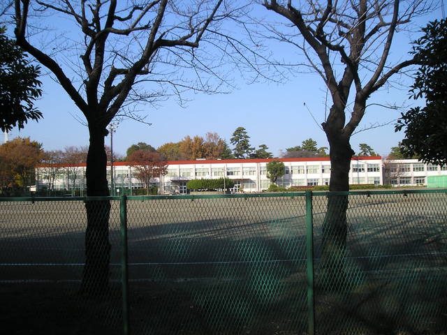 中学校　綾瀬市立綾北中学校（中学校）まで900m