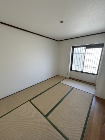 その他部屋・スペース　開放的な寝室です