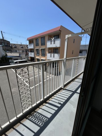 バルコニー　暖かな日差しのふりそそぐバルコニー