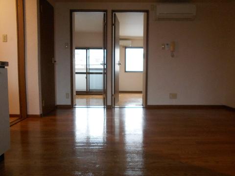 ＪＲ奈良線 黄檗駅 徒歩2分 3階建 築25年の居間写真