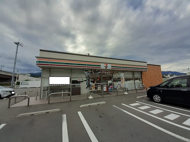 コンビニ　セブンイレブン渋川石原店（コンビニ）まで650m