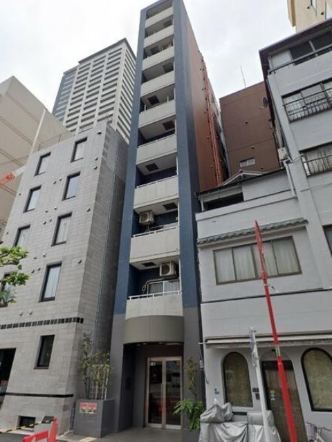 建物外観　１３階建ての賃貸マンション