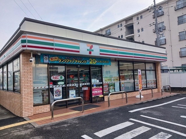 コンビニ　セブンイレブン泉大津東助松店（コンビニ）まで400m