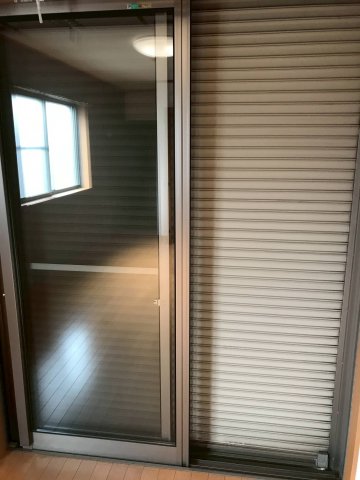 その他部屋・スペース　雨戸ついています