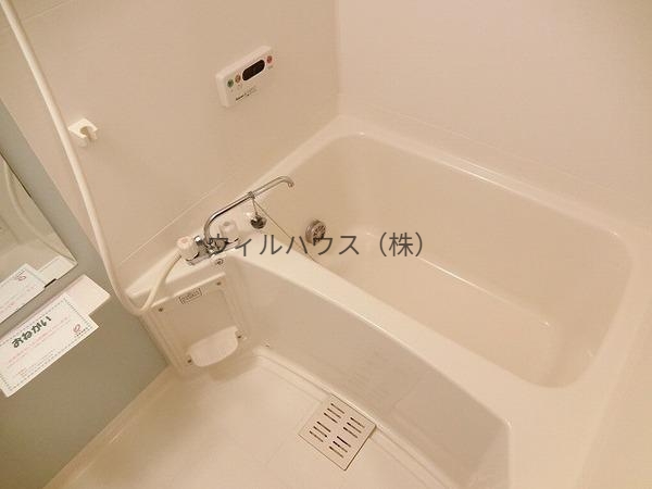 バス・シャワールーム　浴室乾燥機、追い焚き機能付きバス！