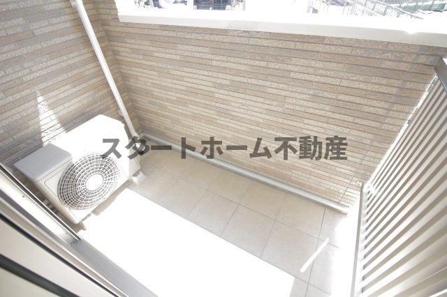 バルコニー　バルコニーからの眺めを楽しみながら食事をしませんか