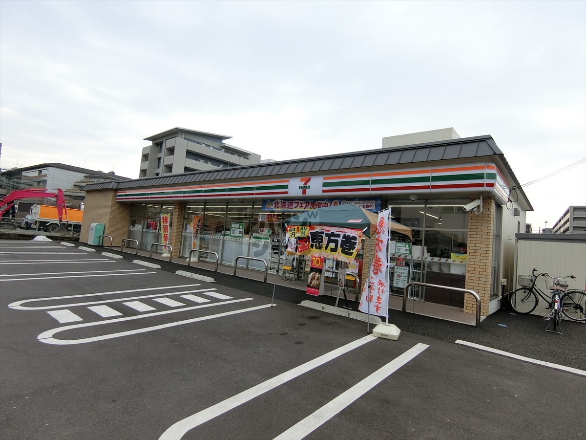 コンビニ　セブンイレブン 京都太秦下刑部町店（コンビニ）まで450m