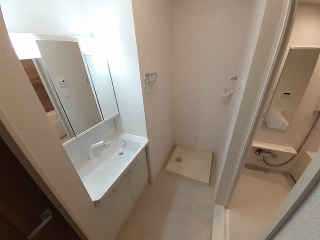 洗面設備　※別号室の写真です。独立洗面台ございます。