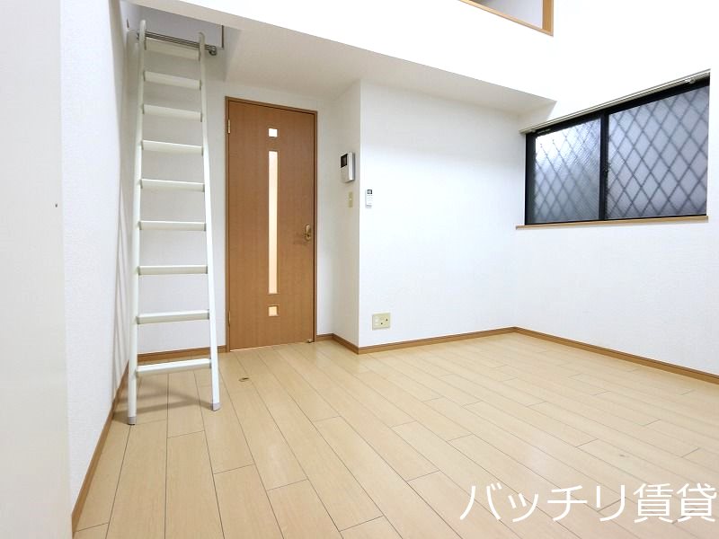 居室・リビング　別号室タイプの為、現状を優先致します。