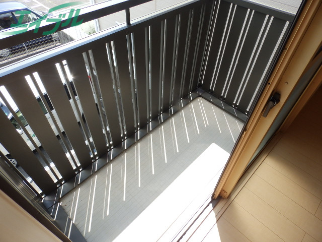 バルコニー　同建物別部屋写真です