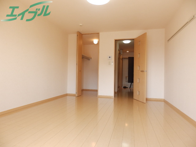 居室・リビング　同建物別部屋写真です