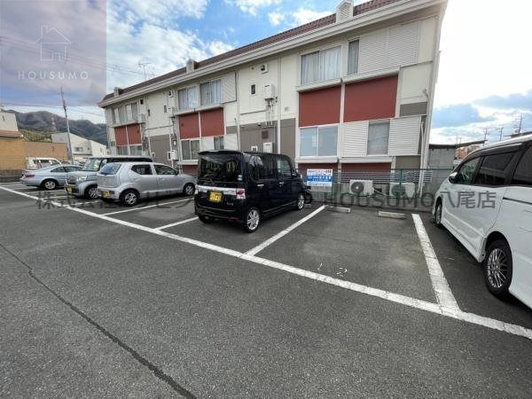 駐車場　車をお持ちの方に嬉しい駐車場付きの物件です