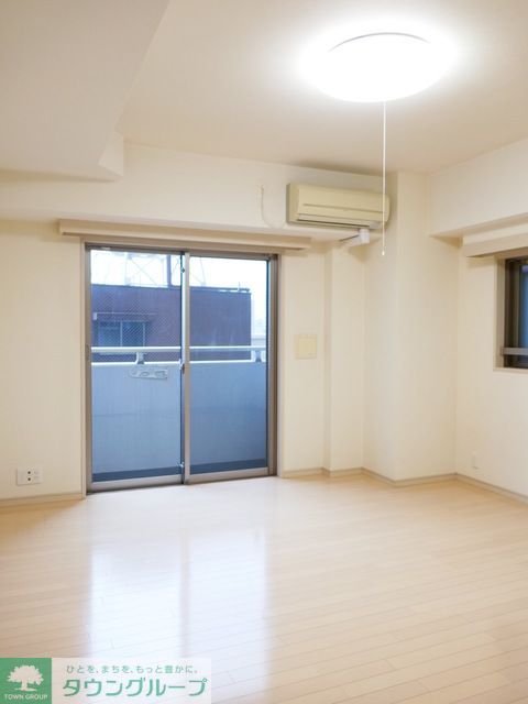 居室・リビング　10帖と広めの居室