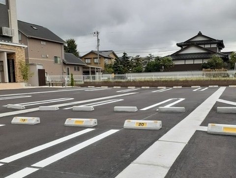 駐車場　駐車場があるので、車を買う予定の方も安心です