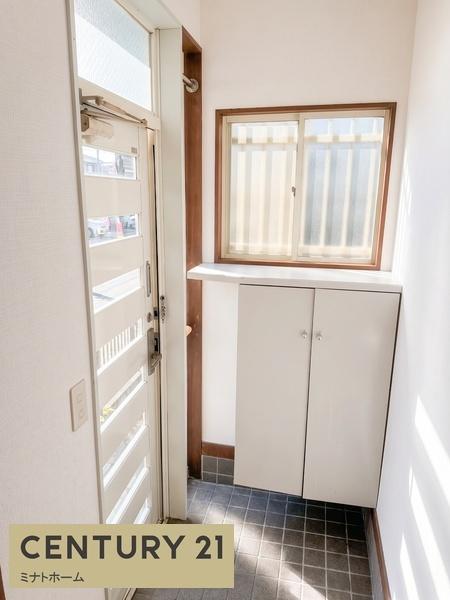 六ツ川1丁目戸建の玄関写真