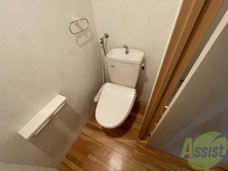 トイレ　こちらはトイレです。清潔感があり、安心して使用できます。