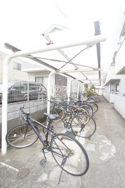 その他共有部分　雨の日でも安心して止められる屋根付の駐輪場です☆