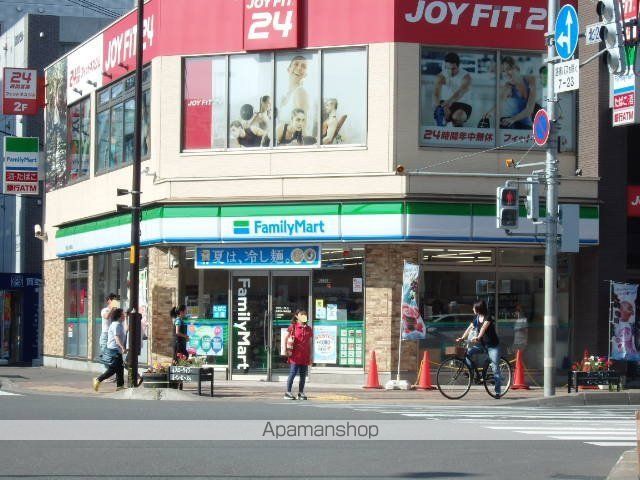 コンビニ　ファミリーマート（コンビニ）まで309m