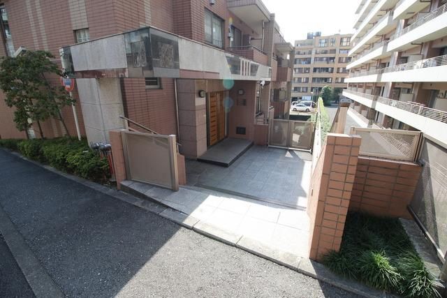 エントランス　部屋探しは株式会社　タウンハウジング　までお気軽にお問合せ…