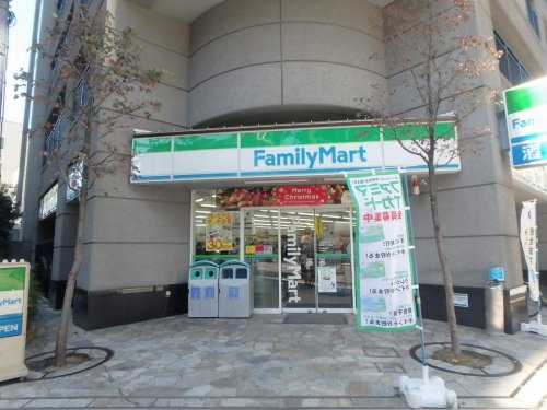 コンビニ　ファミリーマート新町三丁目店（コンビニ）まで73m