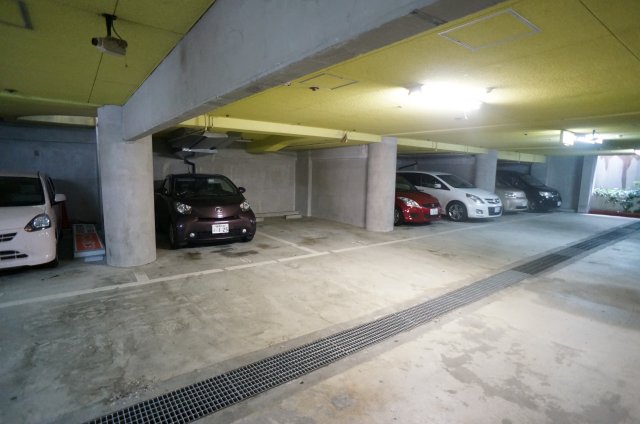 駐車場　地下駐車場です
