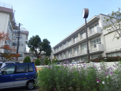 中学校　宝塚市立長尾中学校（中学校）まで469m