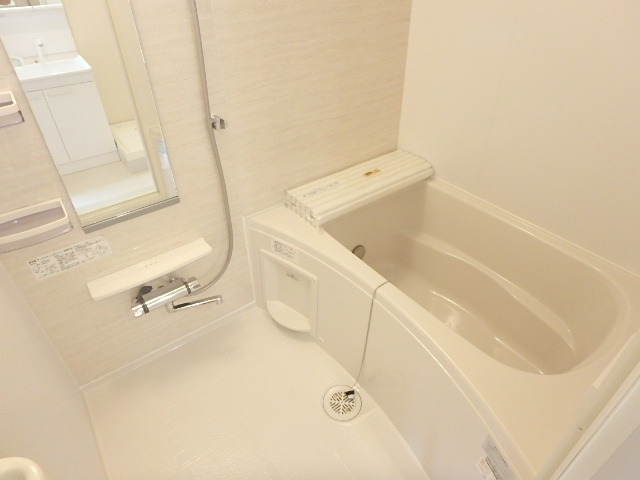 バス・シャワールーム　経済的な追い焚き機能が付いたバスルーム