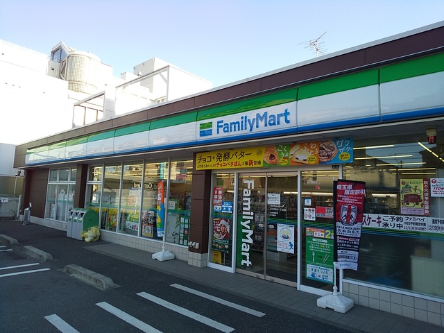 コンビニ　ファミリーマート　川口青木一丁目店（コンビニ）まで200m