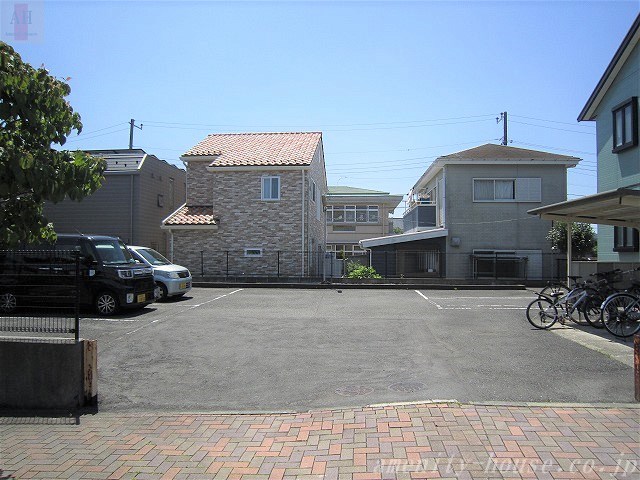 駐車場　●敷地内駐車場あります♪