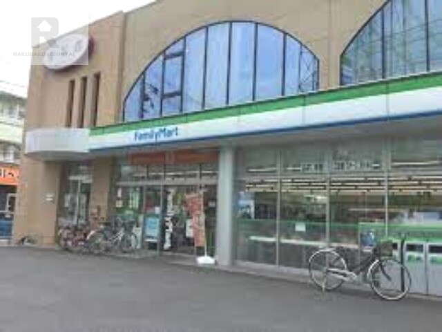 コンビニ　ファミリーマート東大阪若江南町店（コンビニ）まで526m