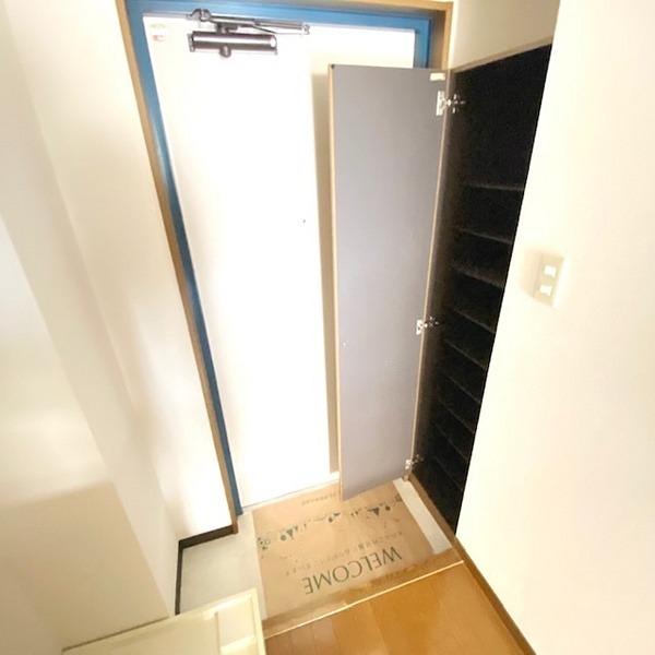 玄関　同建物別号室の写真です。