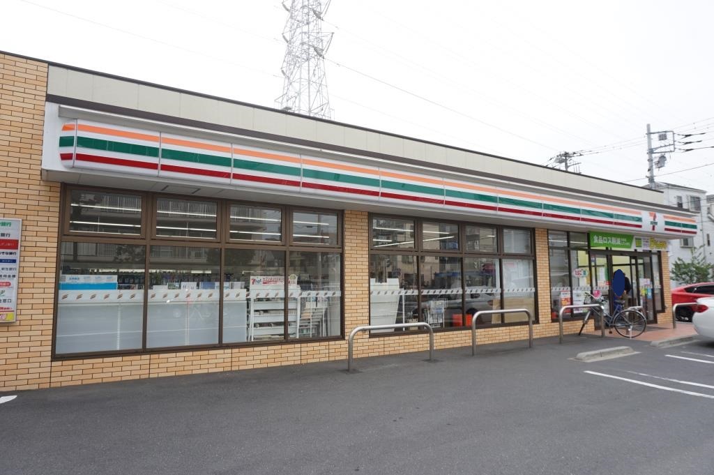 コンビニ　セブンイレブン 足立花保南店（コンビニ）まで365m