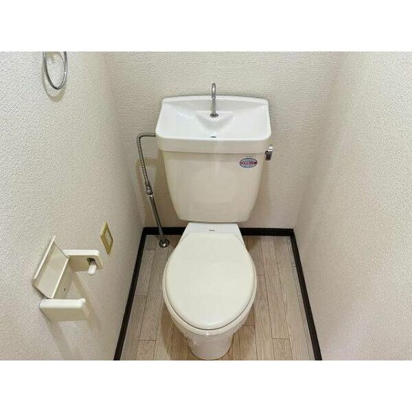 トイレ　掲載写真は同型モデルを掲載しており実際のお部屋と仕様等が異な