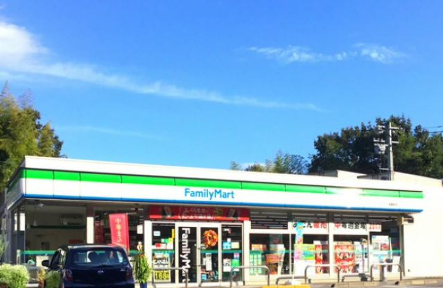 コンビニ　ファミリーマート地御前店（コンビニ）まで1200m
