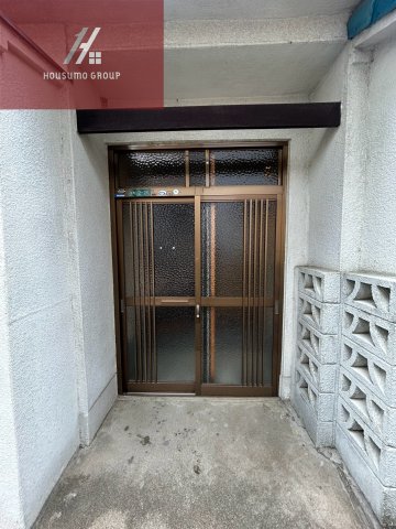 エントランス　落ち着いたエントランスです
