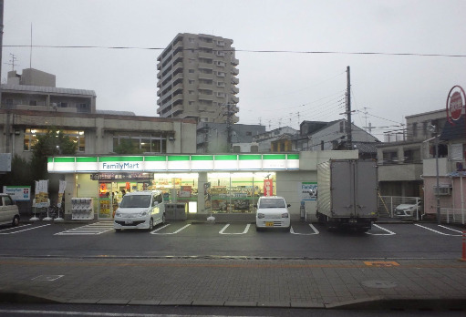 コンビニ　ファミリーマート菊水通二丁目店（コンビニ）まで727m