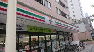 コンビニ　セブンイレブン向島店（コンビニ）まで59m