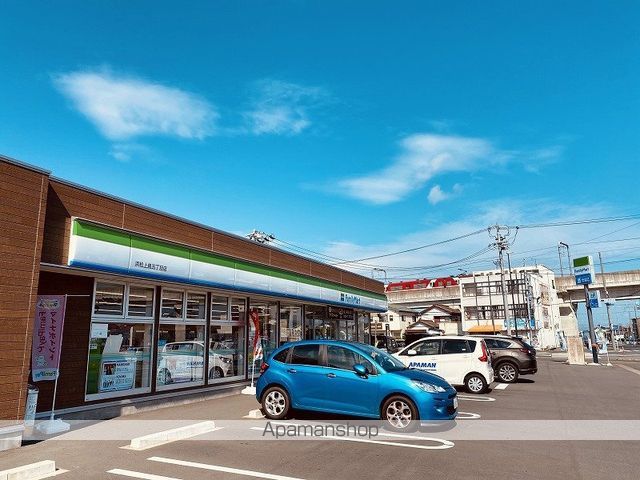 コンビニ　ファミリーマート（コンビニ）まで1718m