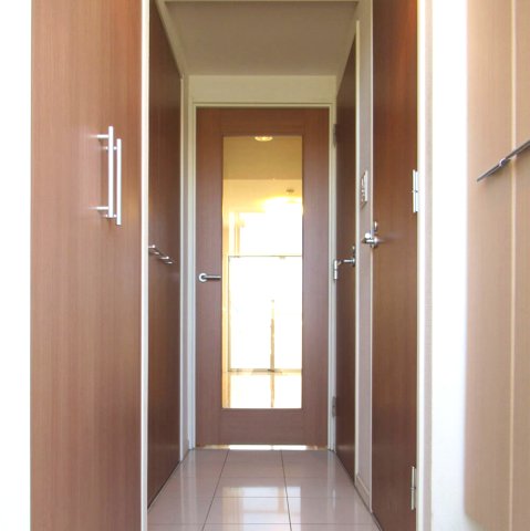 玄関　※別部屋参考写真