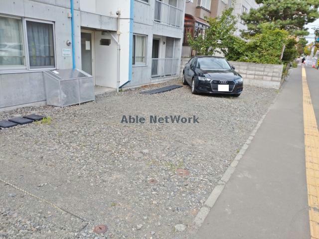 駐車場　駐車場