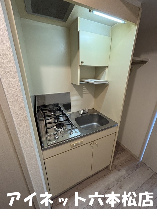 キッチン　自炊派の方に嬉しい2口ガスコンロが付いてます。