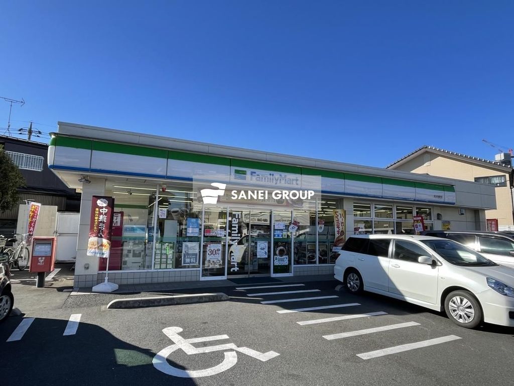 コンビニ　ファミリーマート所沢旭町店（コンビニ）まで590m