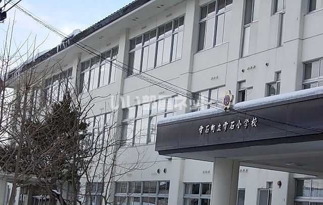 小学校　雫石町立雫石小学校（小学校）まで125m