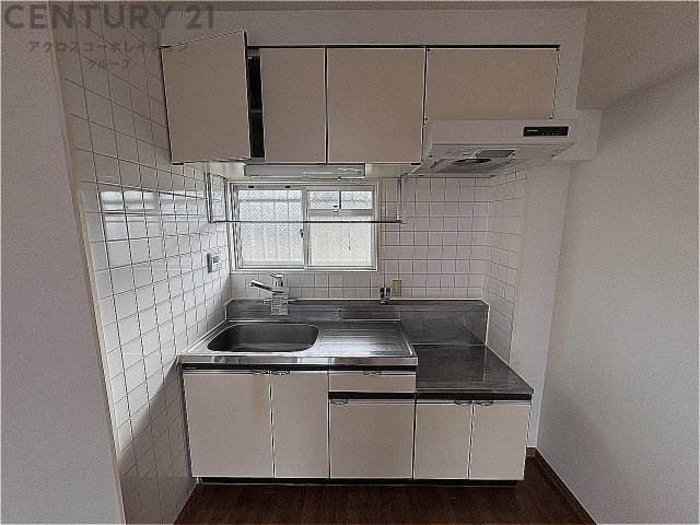 キッチン　壁付けキッチンでスペースを最大限有効活用できます！