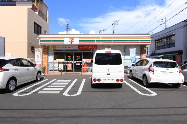 コンビニ　セブンイレブン松山柳井町２丁目店（コンビニ）まで100m
