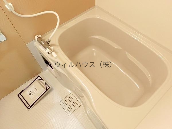 バス・シャワールーム　浴室乾燥機付きバス！