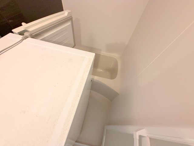 バス・シャワールーム　バスルームはトイレと別々で、広々としていますよ。