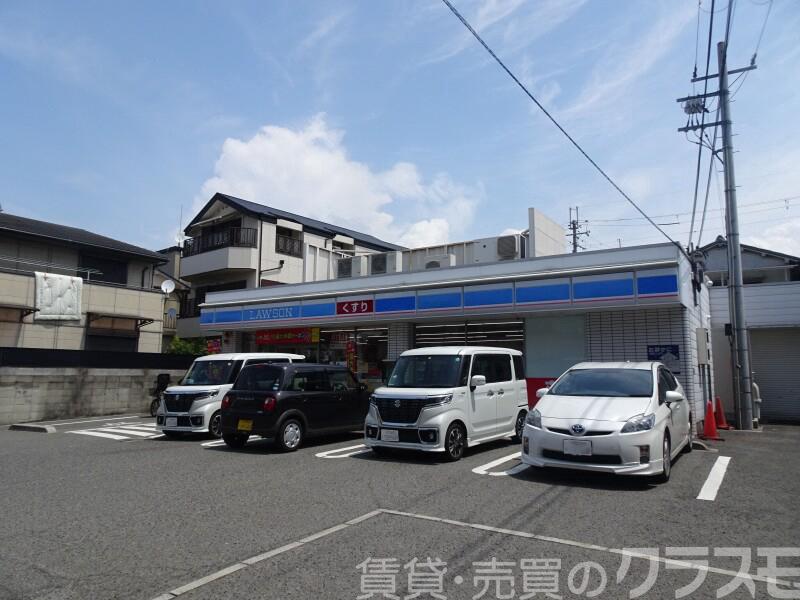 コンビニ　ローソン岡店（コンビニ）まで857m