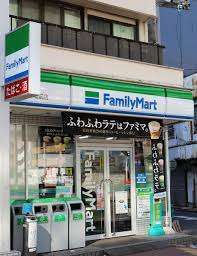 コンビニ　ファミリーマート中央市場前店（コンビニ）まで453m